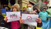 VÍDEO | Las embajadas rusas congregan manifestaciones en apoyo a Ucrania