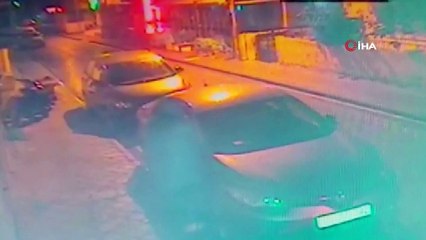 Kuşadası’nda ayna hırsızı güvenlik kamerasına yakalandı