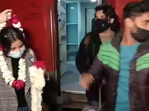 देश की धरती पर कदम रखते ही रो पड़ी यूक्रेन से लौटी आफरीन, तनाव के हालात पर दिया बड़ा अपडेट