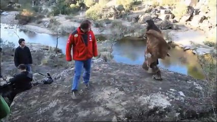 Entre lobos Clip (4)