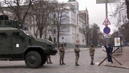 Ukraine military set up roadblock in Kyiv government district