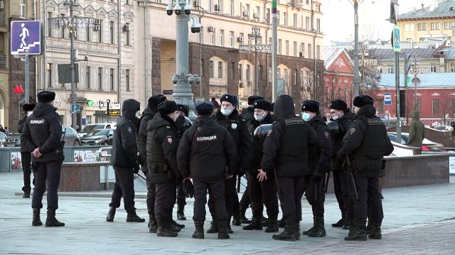 Polícia russa detém mais de 1.300 manifestantes contra a guerra