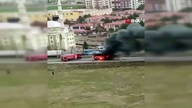 Minibüs bir anda alev aldı, yolcular son anda kurtuldu