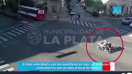 A toda velocidad y con los semáforos en rojo así huyeron los motochorros tras el robo al local de Mateu
