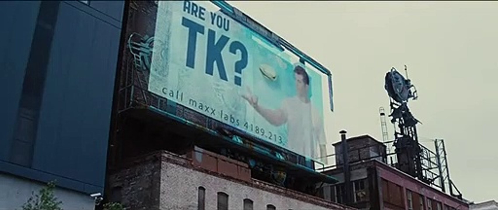 Looper Tráiler (2) VO