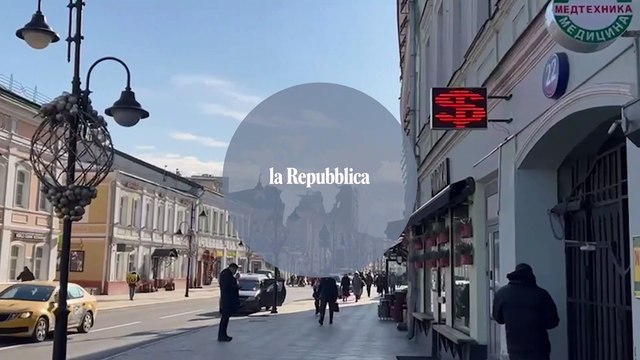 Il risveglio di Mosca dopo lo shock finanziario: Corsa alle valute straniere ma niente panico