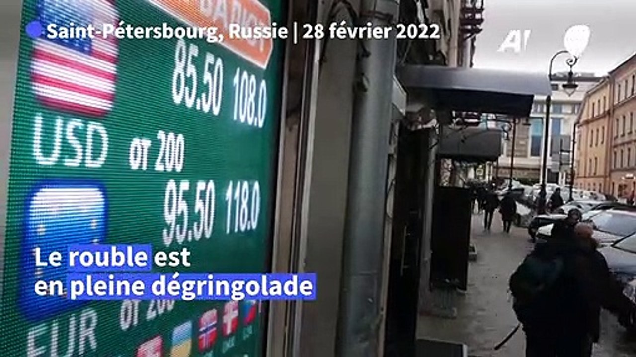 Face à la chute du rouble, les Russes inquiets pour leur avenir