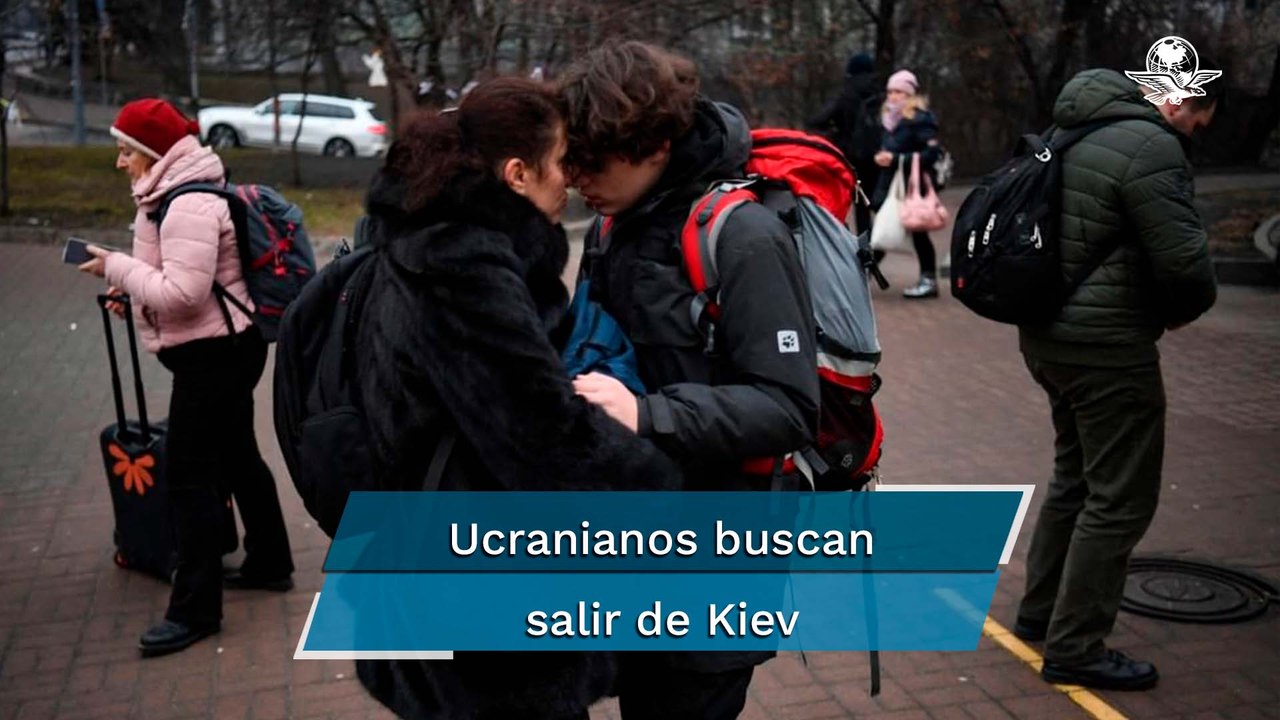 En fotos y videos, así son las duras despedidas de parejas y mascotas en Ucrania