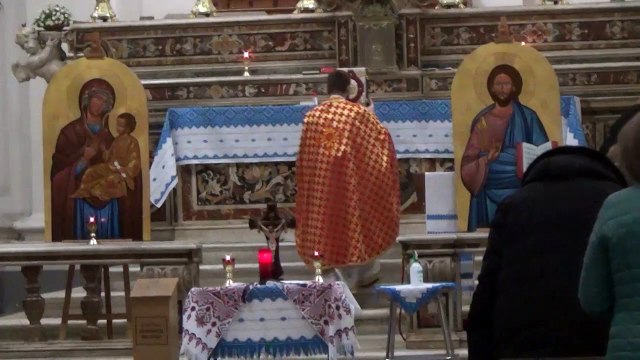 Napoli, la comunità ucraina si riunisce in chiesa: Siamo qui per pregare e sentirci vicini