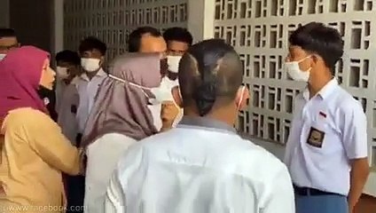 Pelajar SMA bentak Kepala Dinas Pendidikan Kabupaten Siantar saat ditangkap di tempat biliar.