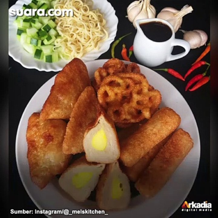 Santap Pempek dengan Racikan Tak Biasa, Pria Ini Sukses Bikin Publik Geregetan