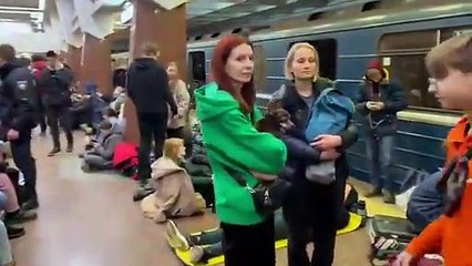 Ukrayna'da metro istasyonları sığınak haline geldi