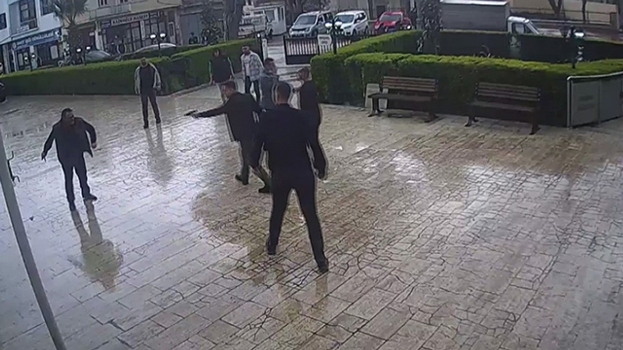 İzmir’de Menemen Belediyesi'nde bıçaklı saldırı, o anlar güvenlik kamerasına anbean yansıdı