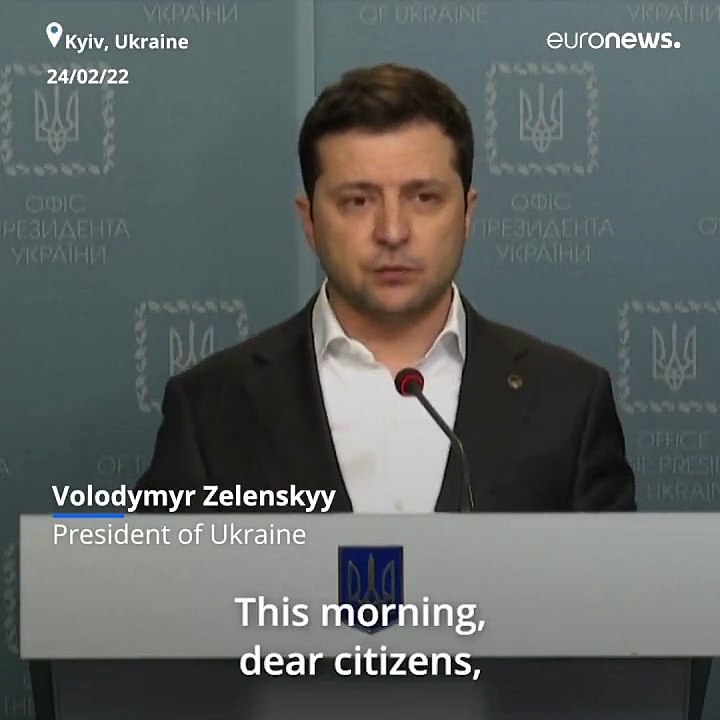 Guerre en Ukraine - Dans une vidéo, le président ukrainien Volodymyr Zelensky décrète la mobilisation générale et appelle à l'aide regrettant être "laissé seul" face à l'armée russe