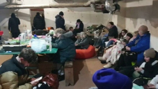 Kiev'de sirenler çaldı, halk sığınaklara indi