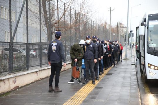 DİYARBAKIR'DA YASA DIŞI BAHİS ŞÜPHELİLERİ ADLİYEDE