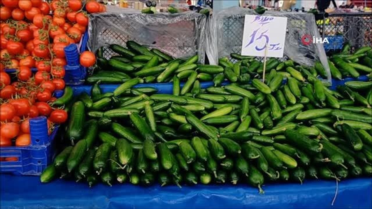 Semt pazarlarında bazı sebze fiyatlarında düşüş yaşanıyor... Pazarda 15 TL, markette 25 TL