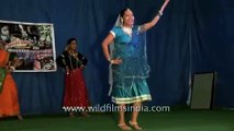 Girl from Rung tribe performs _Raat ka sama jhoome chandrama_ in Kumaon