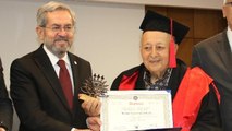 Türkiye’nin en yaşlı üniversite öğrencisi diplomasını aldı