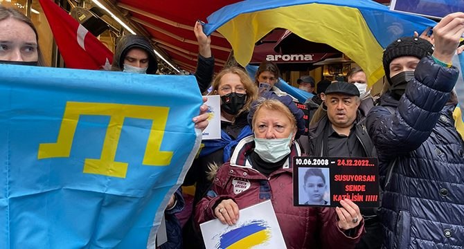 Ukraynalılardan Rusya Konsolosluğu önünde eylem