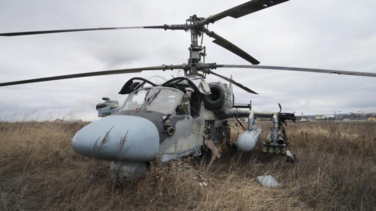 New satellite images show Russian troops moving towards Ukraine