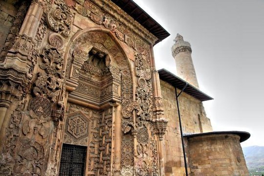 UNESCO LİSTESİNDEKİ DİVRİĞİ ULU CAMİ'NİN RESTORASYONU YENİDEN BAŞLIYOR