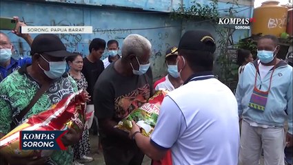 Koarmada III Berikan Sembako Dan Pengobatan Gratis Bagi Pengungsi  Di Sorong