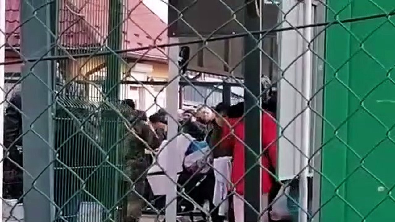 ZÁZNAM: Situácia na hraničnom priechode pre peších vo Veľkých Slemenciach