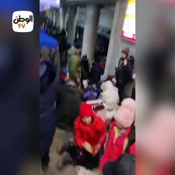 آليات عسكرية روسية تدخل أبلون شمال كييف وقصف شديد على محطة المترو