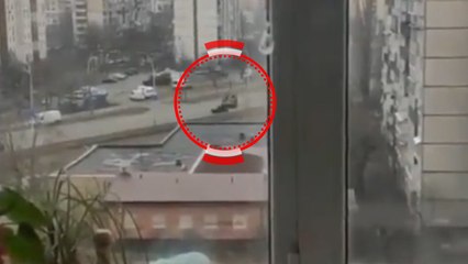 Tank, otomobilin üzerinden geçti