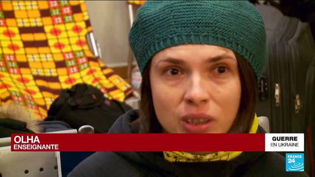 Invasion militaire russe en Ukraine : à pied ou en voiture, de nombreux réfugiés Ukrainiens rejoignent la Pologne