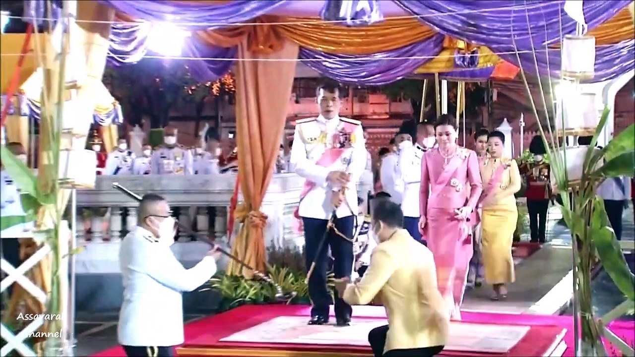 ในหลวง และพระบรมราชินี เสด็จพระราชดำเนินทรงบำเพ็ญพระราชกุศลถวายผ้าพระกฐิน ณ วัดเบญจมบพิตรดุสิตวนาราม