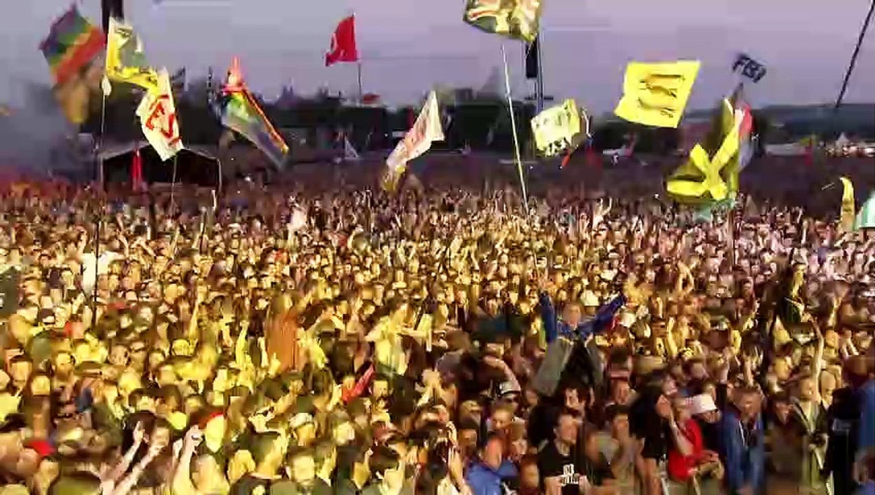 The Libertines chante "Don't Look Back into the Sun" à Glastonbury