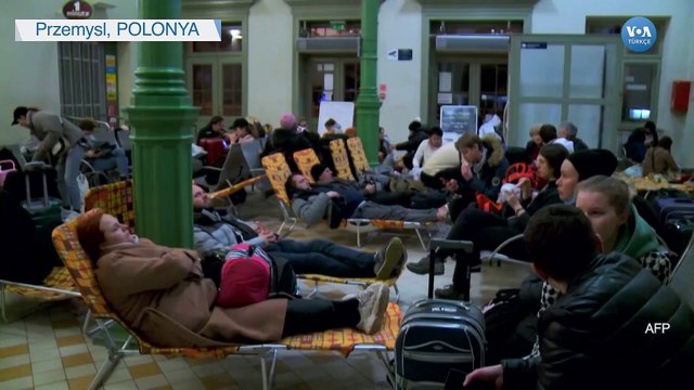 Ukraynalı Siviller Polonya'ya Sığındı