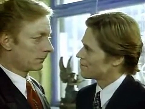 ¡Tan lejos, tan cerca! Tráiler VO