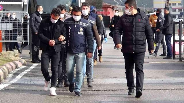 Fuhuş operasyonunda gözaltına alınan 17 şüpheli adliyeye sevk edildi