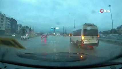 Bursa'da korkutan kaza! Kontrolden çıkan cip konteynera çarparak durabildi