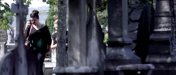 Tres mentiras Teaser