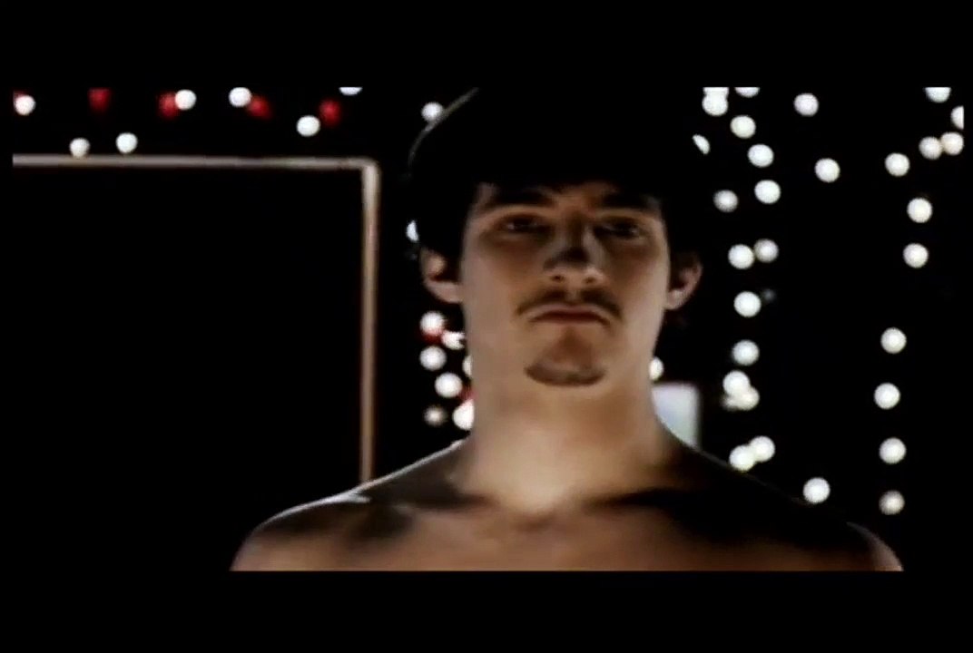 Strapped Tráiler VO