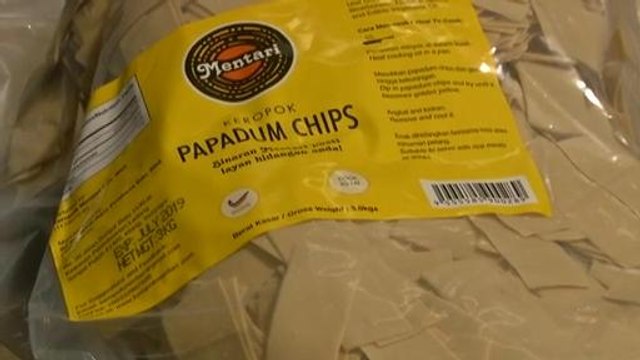 SUKSES: Usahawan muda pengeluar papadom terbesar negara