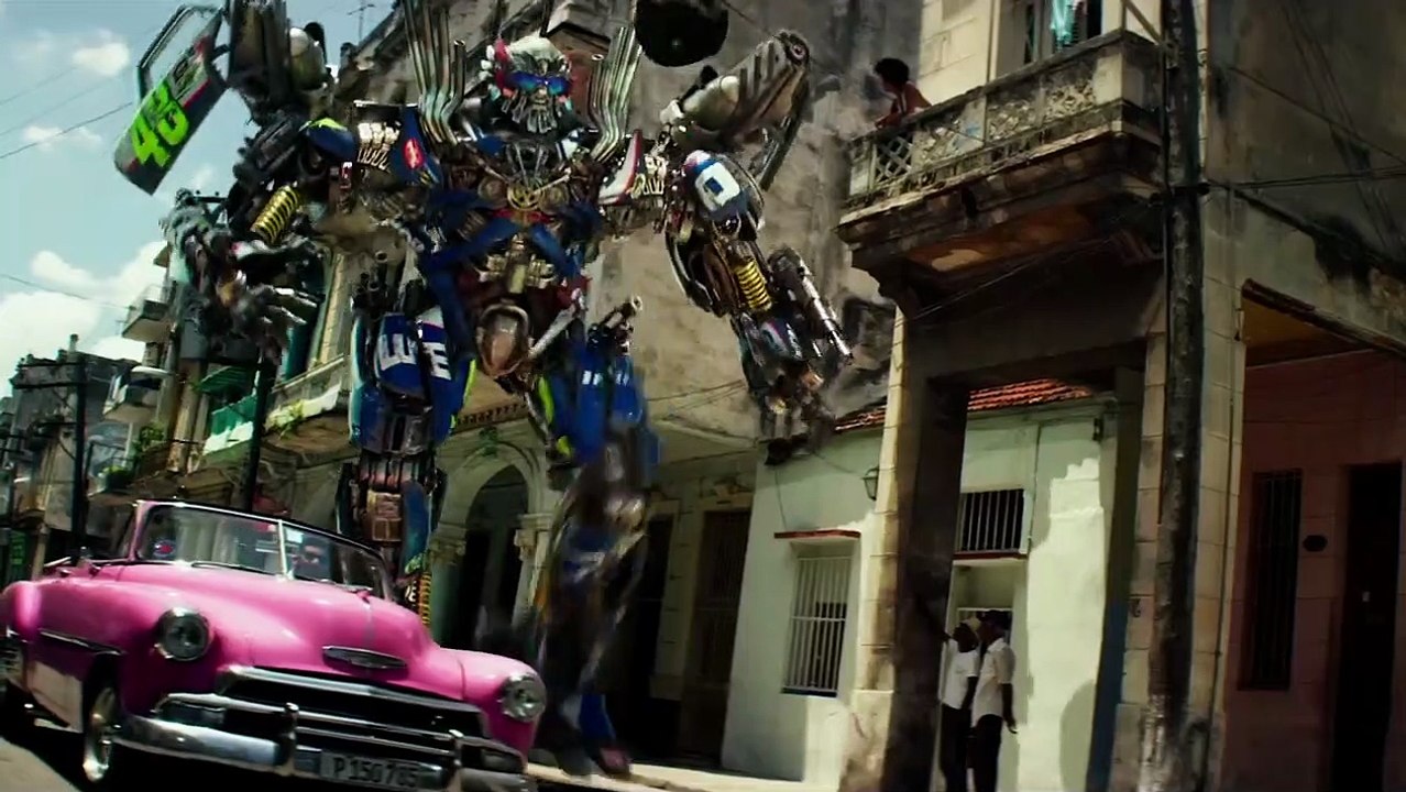 Transformers: El último caballero - Pasión por el futbol