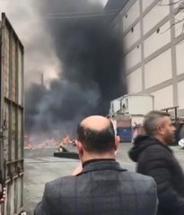 BAĞCILAR'DA KAĞIT TOPLAMA DEPOSUNDA YANGIN