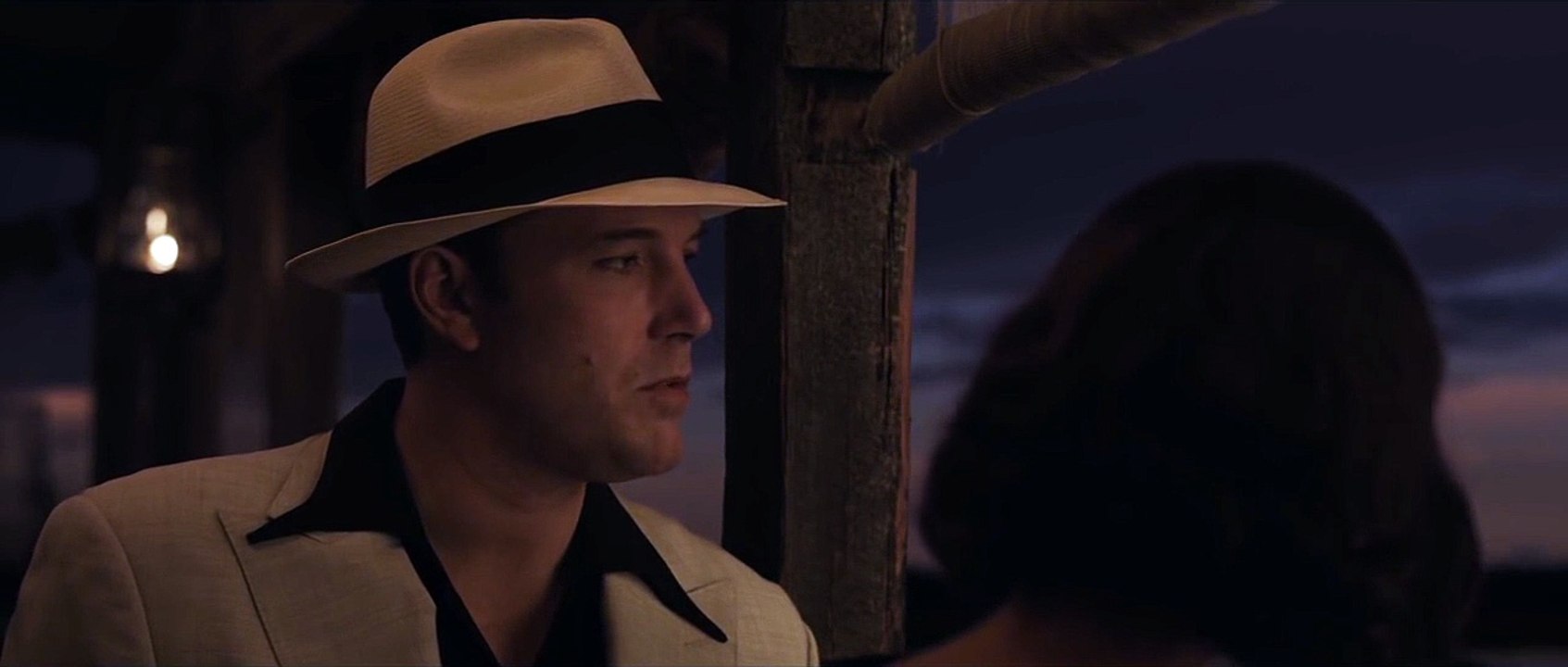 Vivir de noche Clip (3) VO