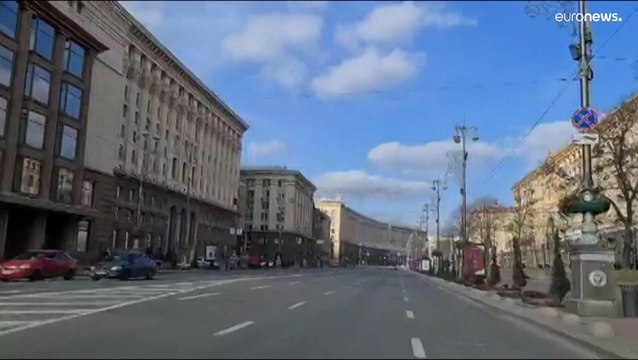شاهد: شوارع وسط العاصمة كييف فارغة مع اقتراب وحدات الجيش الروسي من دخول المدينة