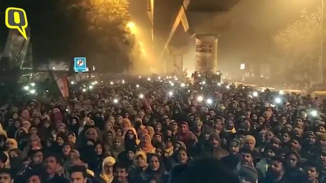 Anti-CAA Protesters Welcome 2020 With National Anthem At Delhi's Shaheen Bagh