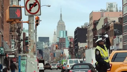 Uncle Howard Tráiler (2) VO