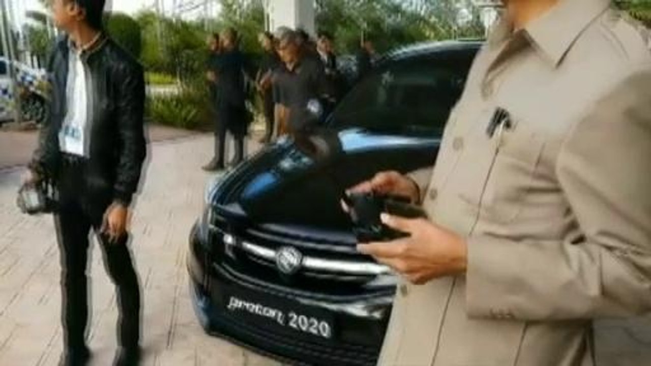 Perdana Menteri main dron