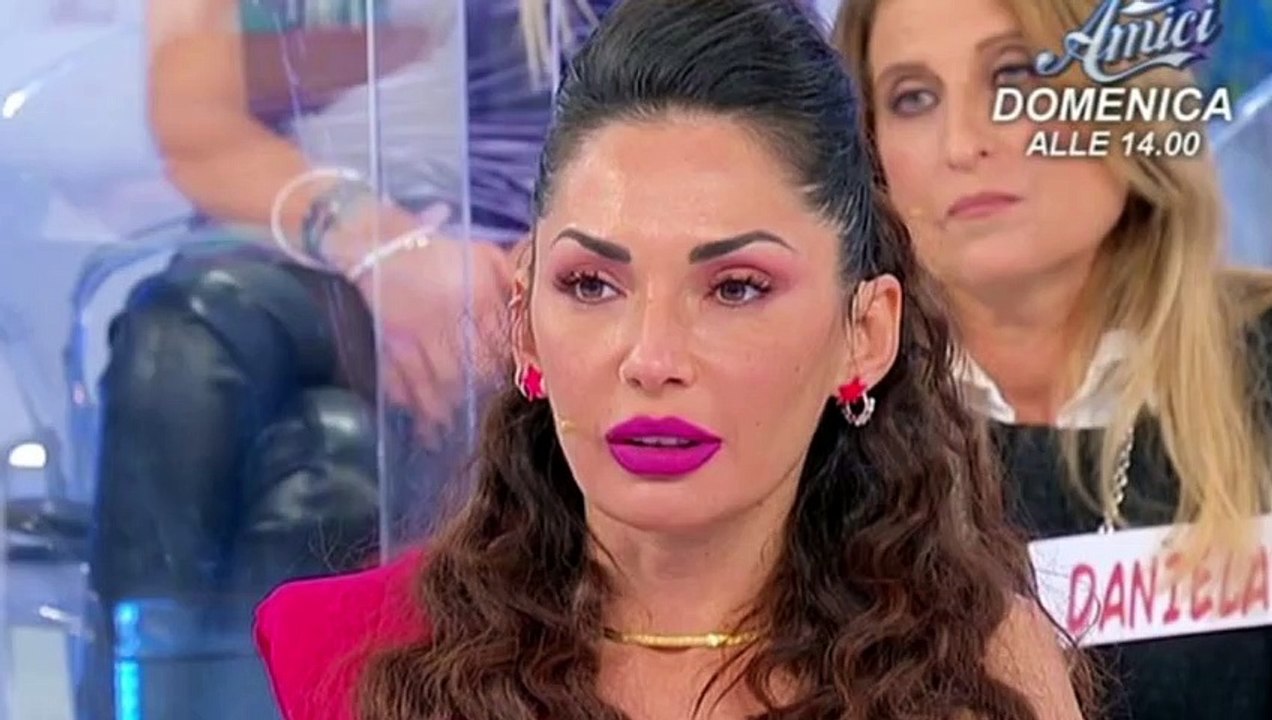 “Ho passato la notte con lui”. Colpo di scena a Uomini e Donne, Ida Platano rivela tutto