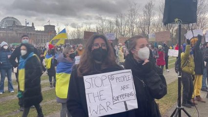 Almanya'da yüzlerce kişi Rusya'nın Ukrayna'ya askeri müdahalesini protesto et