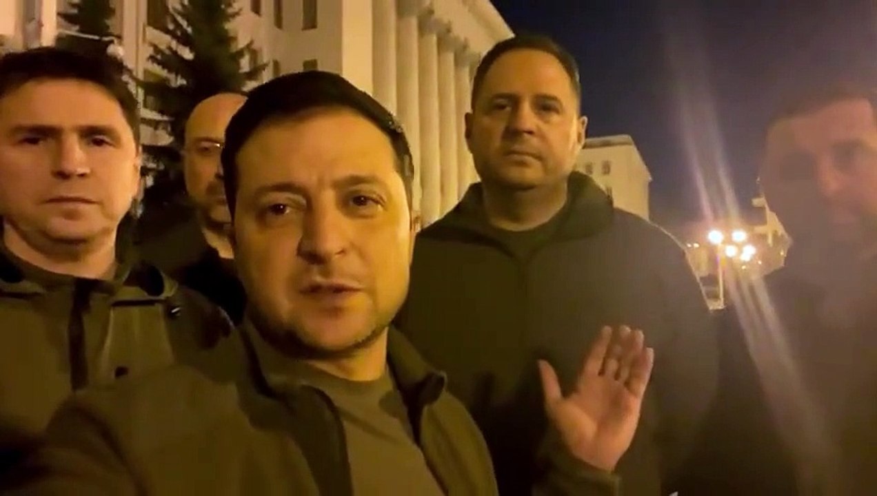 Zelenski, halka Kiev sokaklarından seslendi: Devletimizi koruyoruz